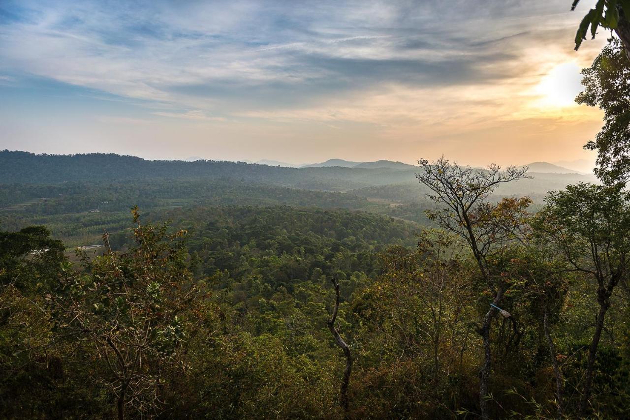The Porcupine Castle Resort Madikeri Extérieur photo